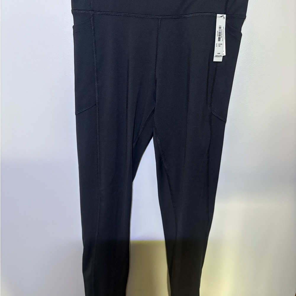Victoria’s Secret Essential Pocket Leggings – Black – Size Medium – NWT